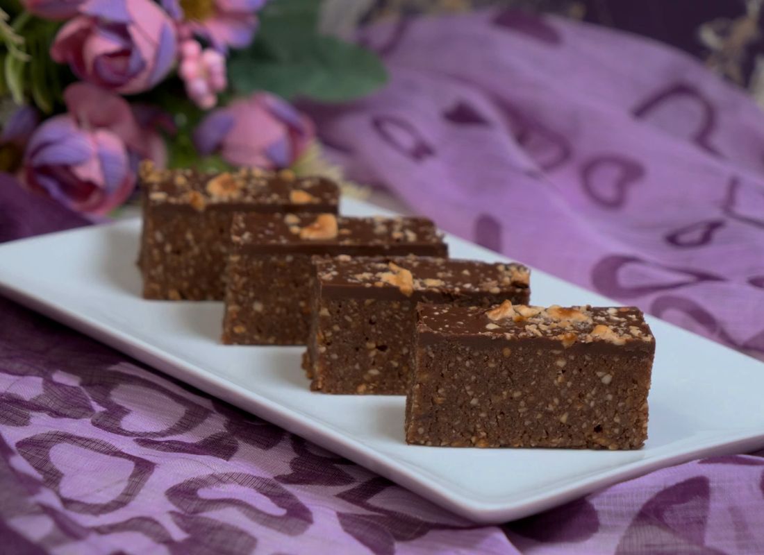 Lešnik bajadere na belom ovalu