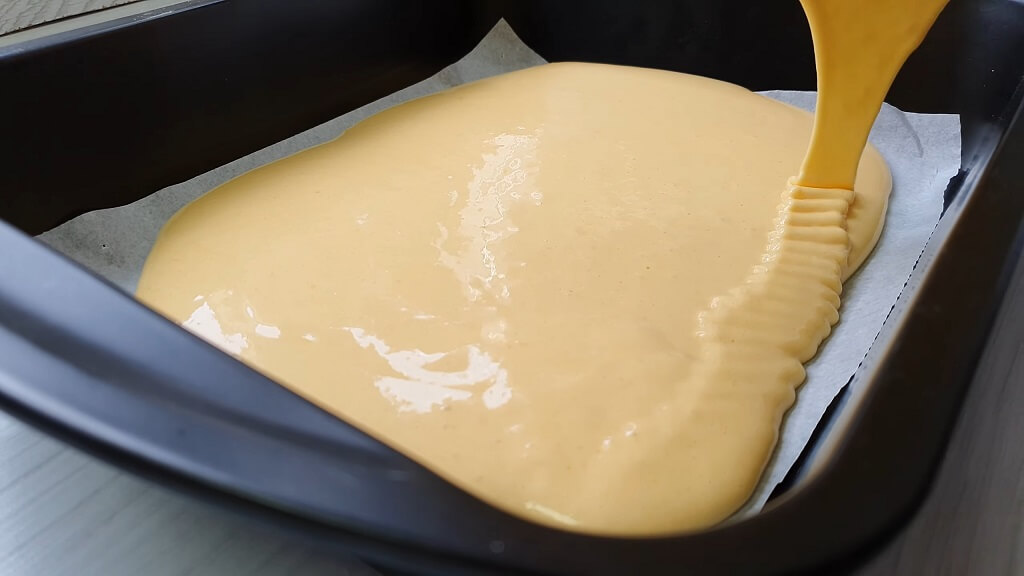 Razlivanje kore u tepsiji