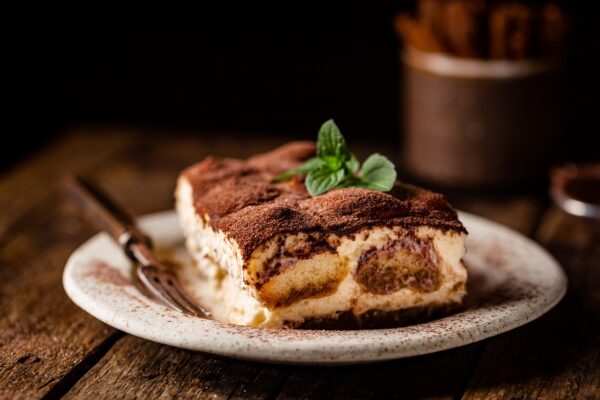 Tiramisu sa piškotama i mascarpone kremom – desert sa kafom