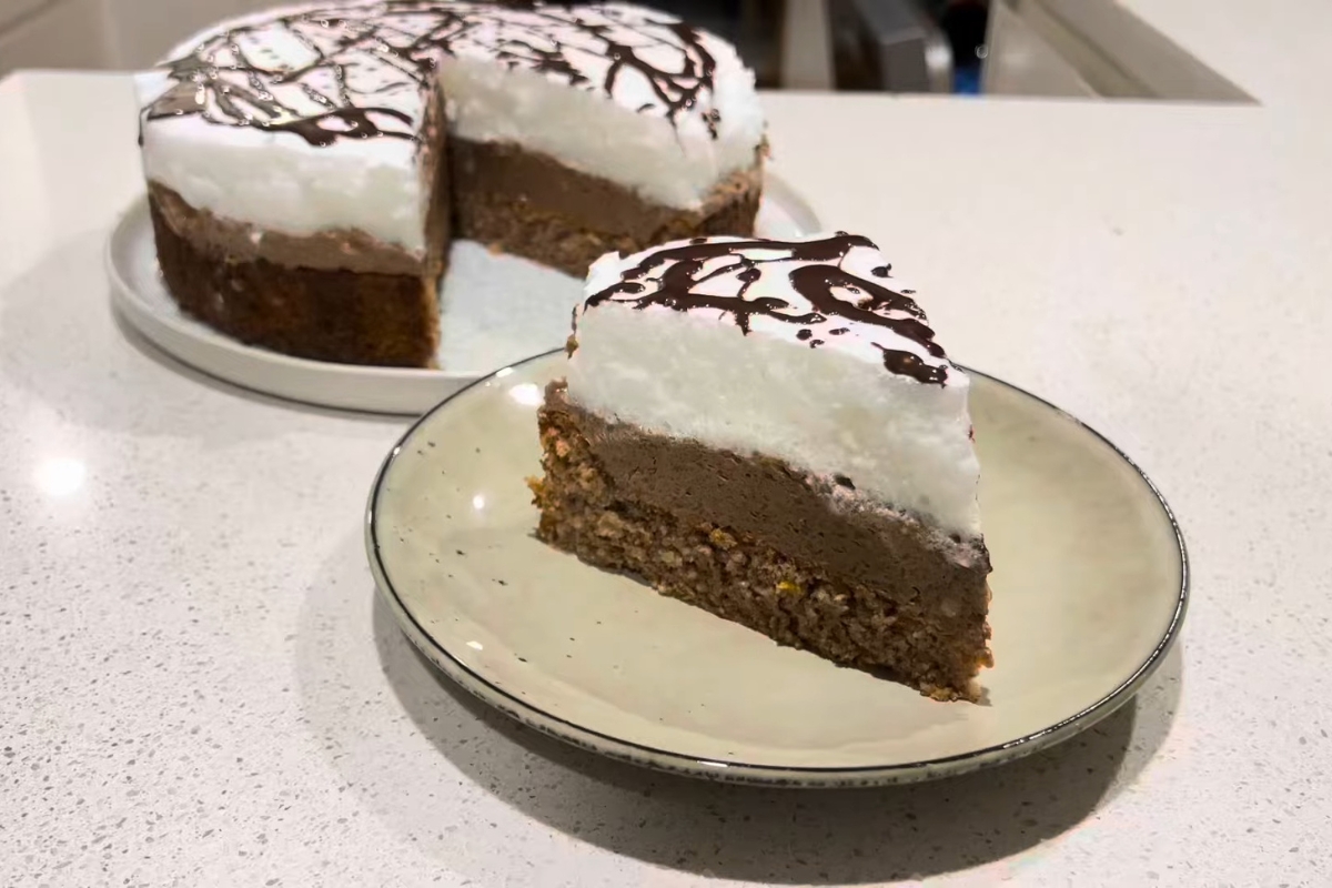 vasina torta na stolu